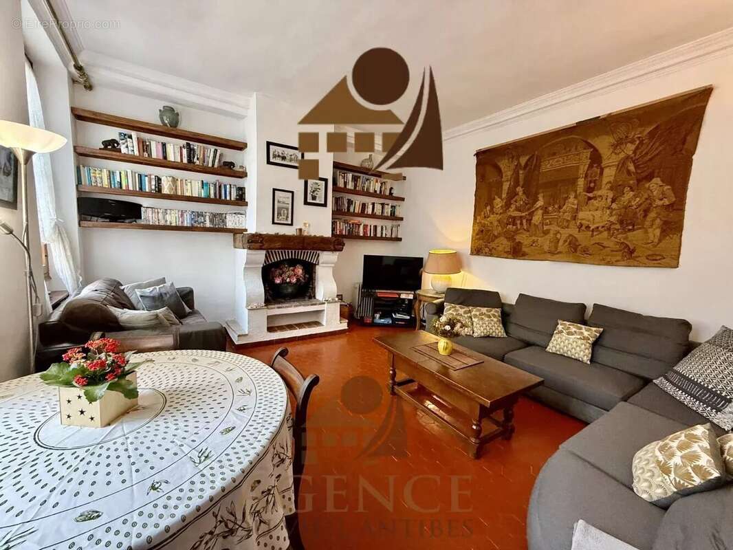 VIEIL ANTIBES – Superbe 3 pièces d’environ 60 m² avec balcon et vue jardin - photo 2