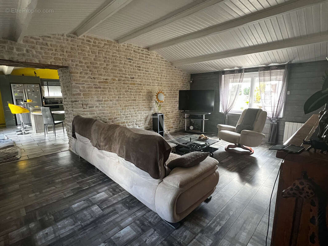 Maison à VOUILLE-LES-MARAIS