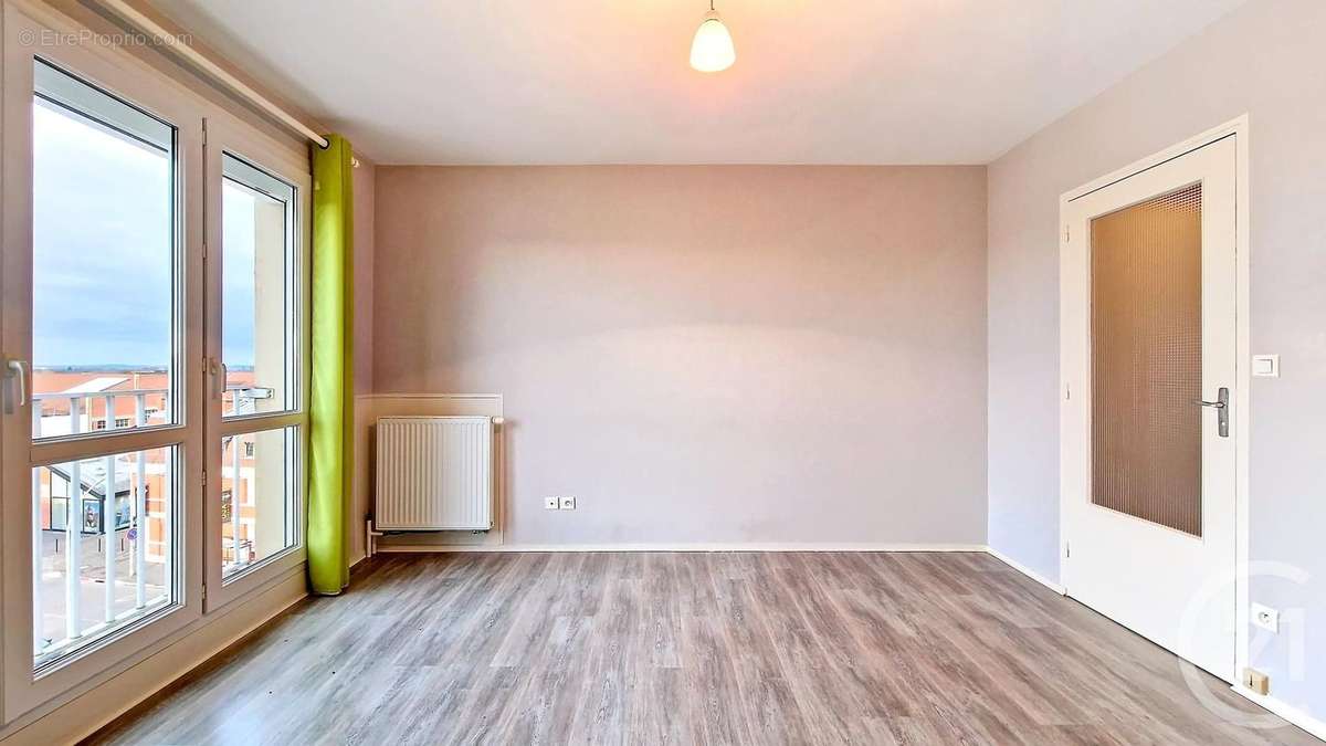Appartement à SAINT-JULIEN-LES-VILLAS