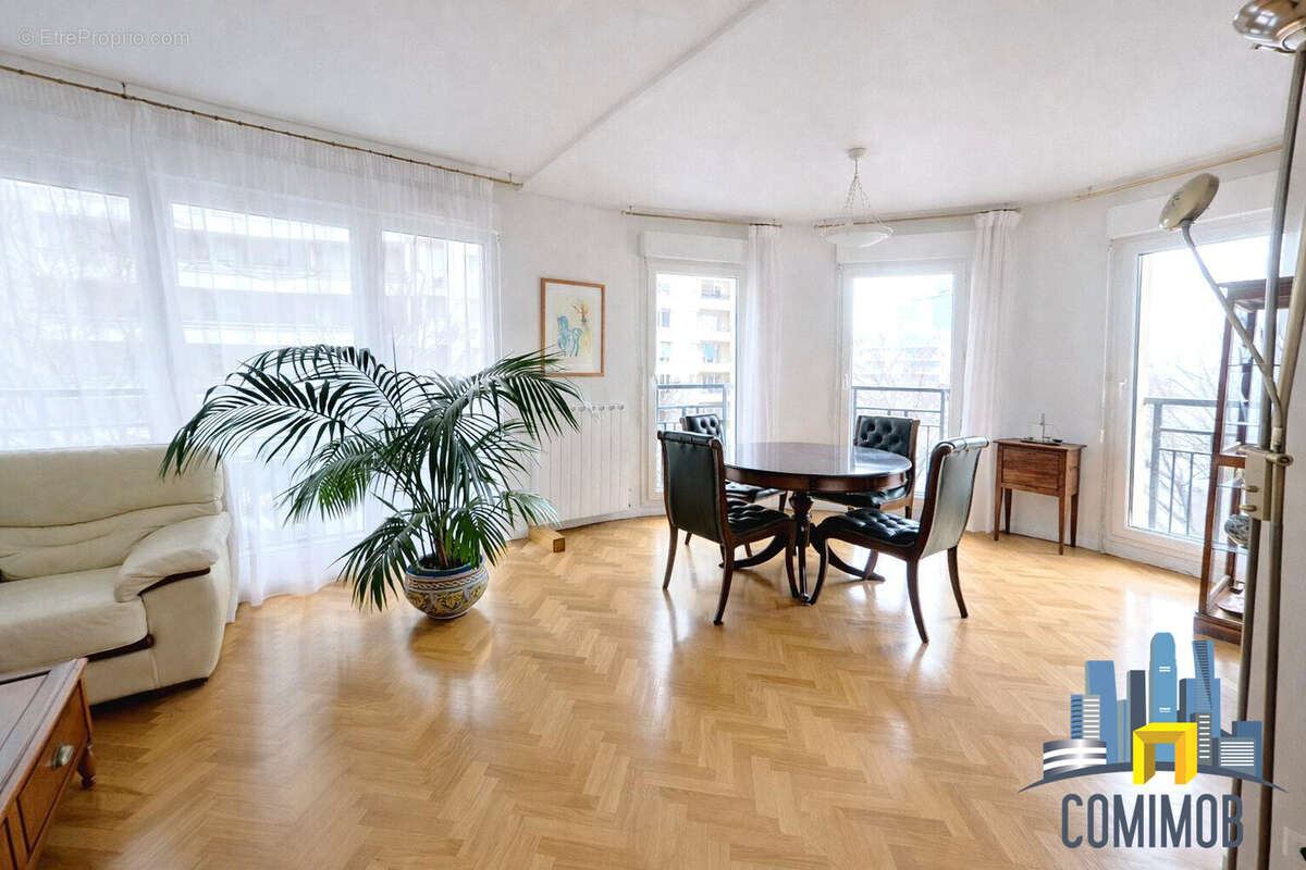 Appartement à COURBEVOIE