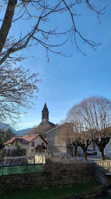 Commerce à SAINT-EGREVE