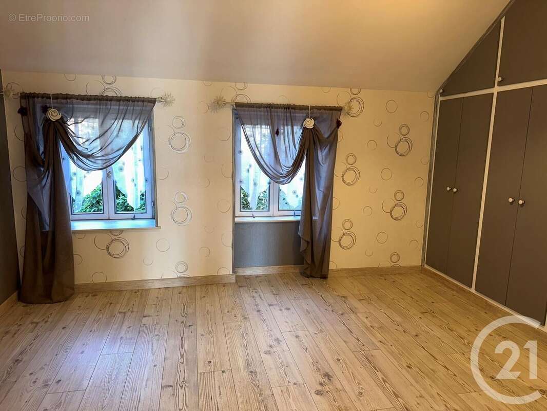 Maison à SUILLY-LA-TOUR