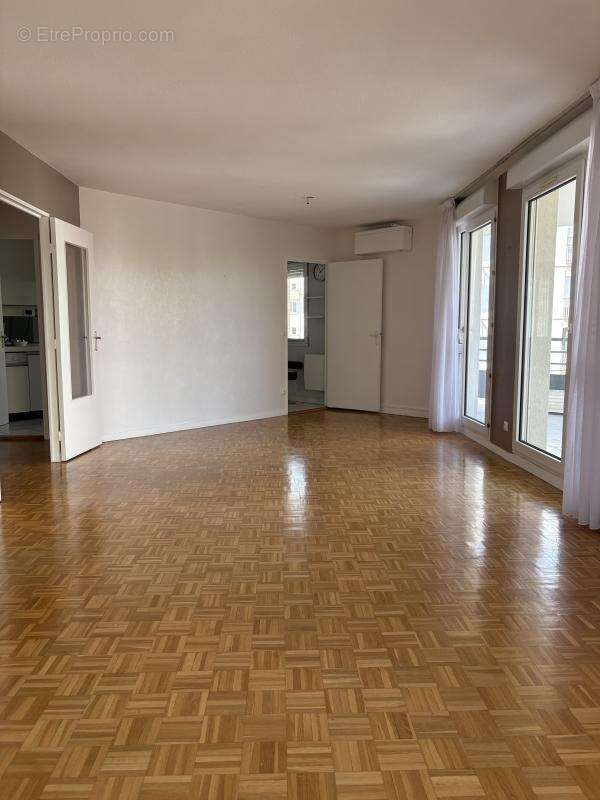 Appartement à LYON-8E