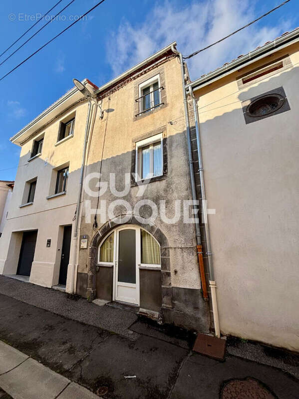 Maison à LA ROCHE-BLANCHE