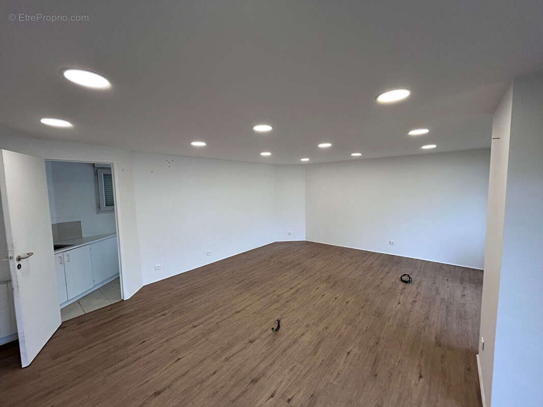Local commercial Quimper  Sud 30 m2 - photo 2