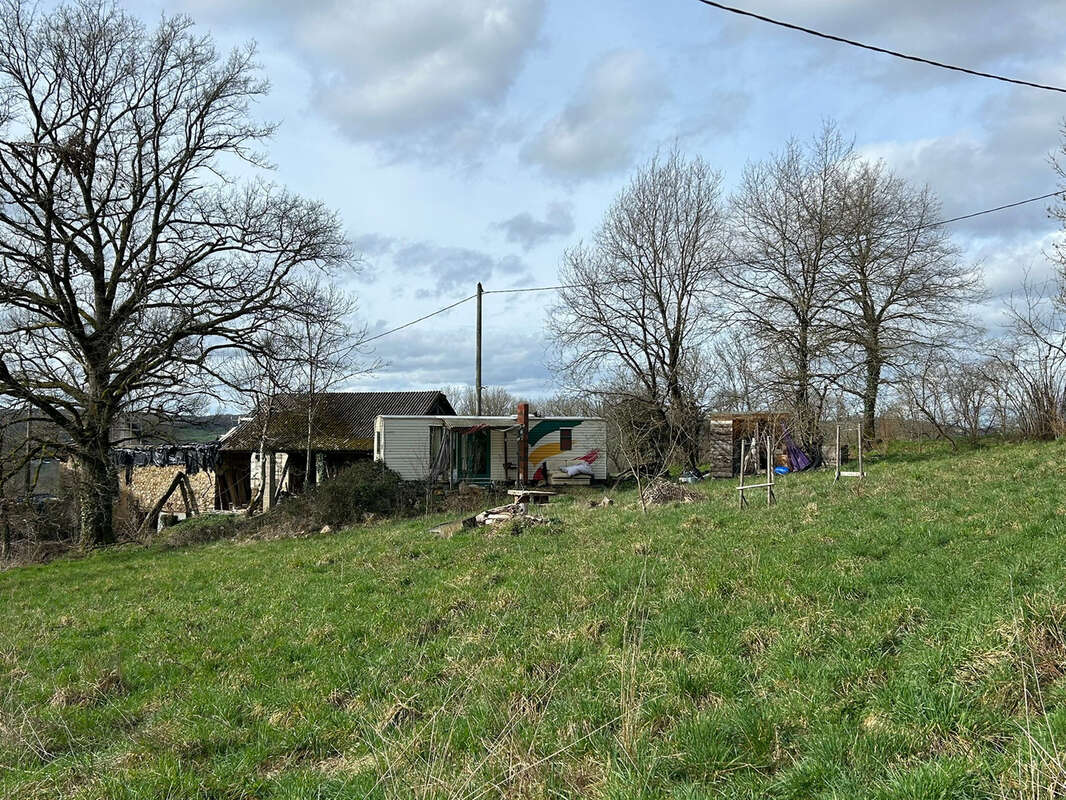 Maison à SALLES-COURBATIES