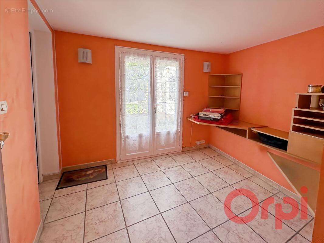 Maison à DUN-SUR-AURON