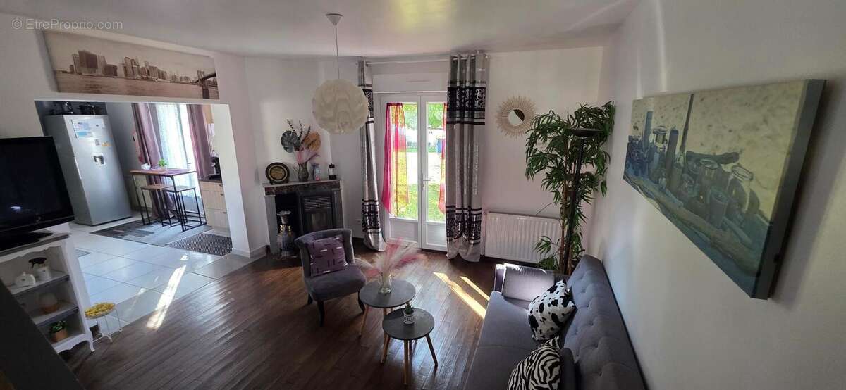 Photo 2 - Maison à JUNIVILLE