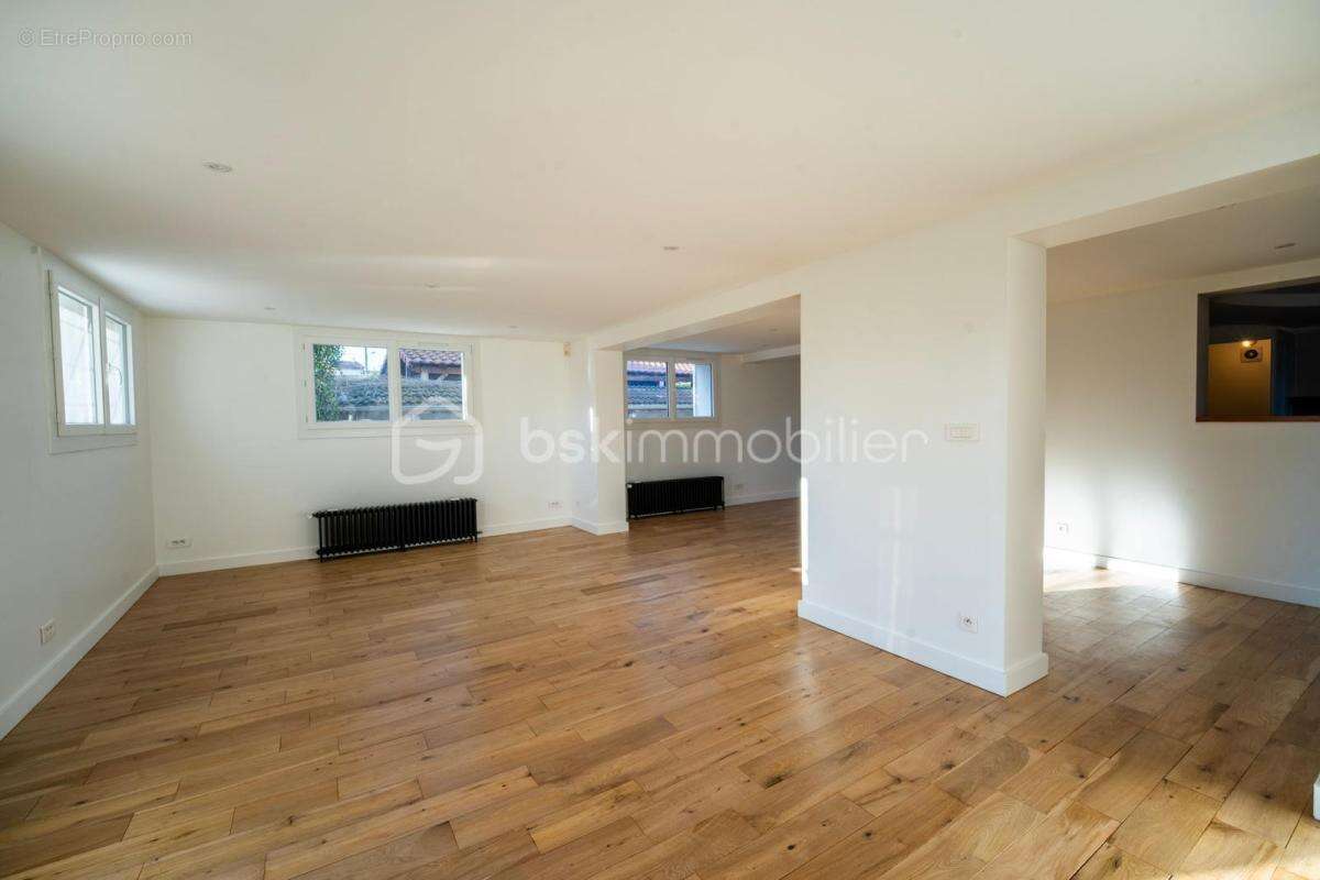 Maison à L'ISLE-D'ABEAU