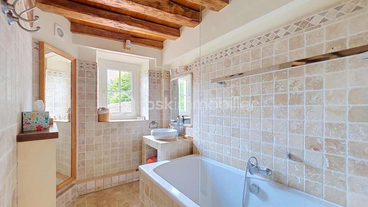 Maison de caractère 210 m² habitables (226 m² au sol) avec piscine chauffée, dépendances et jardin arboré - photo 16