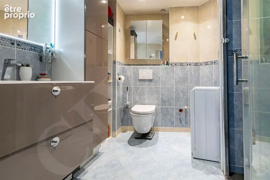 Dans un bel immeuble ancien, magnifique cinq-pièces entièrement rénové et climatisé, situé secteur - photo 6