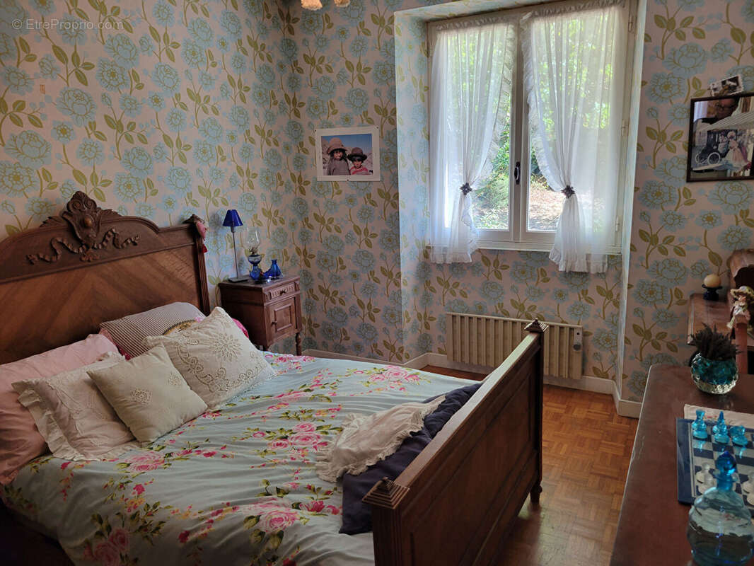 Grande maison familialle  avec dépendances et 2ha du terrain. - photo 7