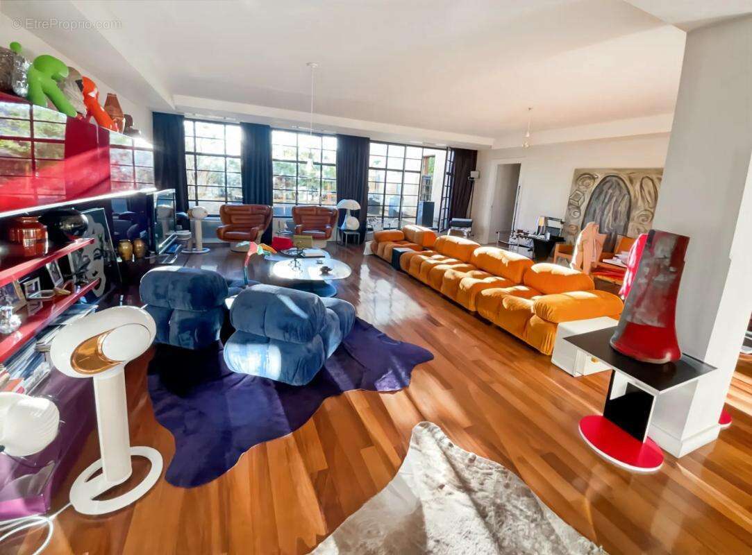 Appartement à PARIS-8E