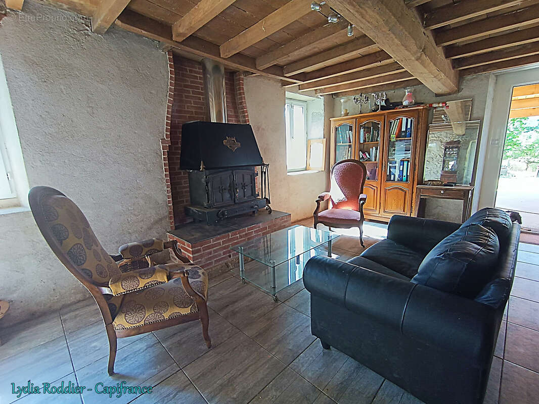Maison 177 m2 - 6 pièces - 3 Chambres avec vue exceptionnelle à Saint Victor Montvianeix (63550) - photo 12