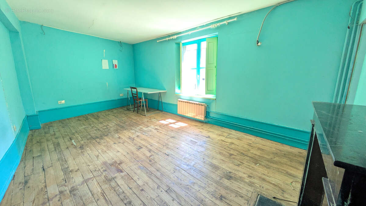 Jolie et grande propriété sur RIOM - photo 13
