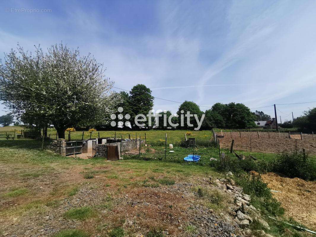 Maison à SAINT-SEVER-CALVADOS