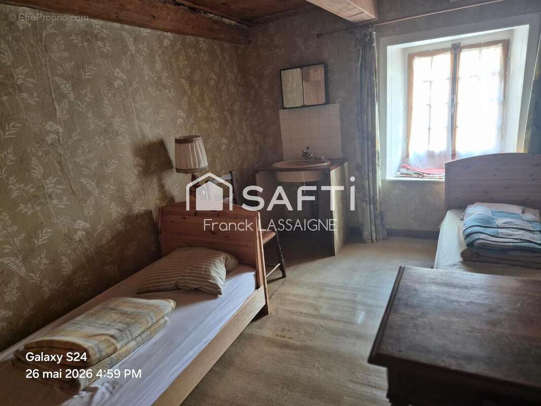 Maison 113 m² à Vertolaye  - photo 8