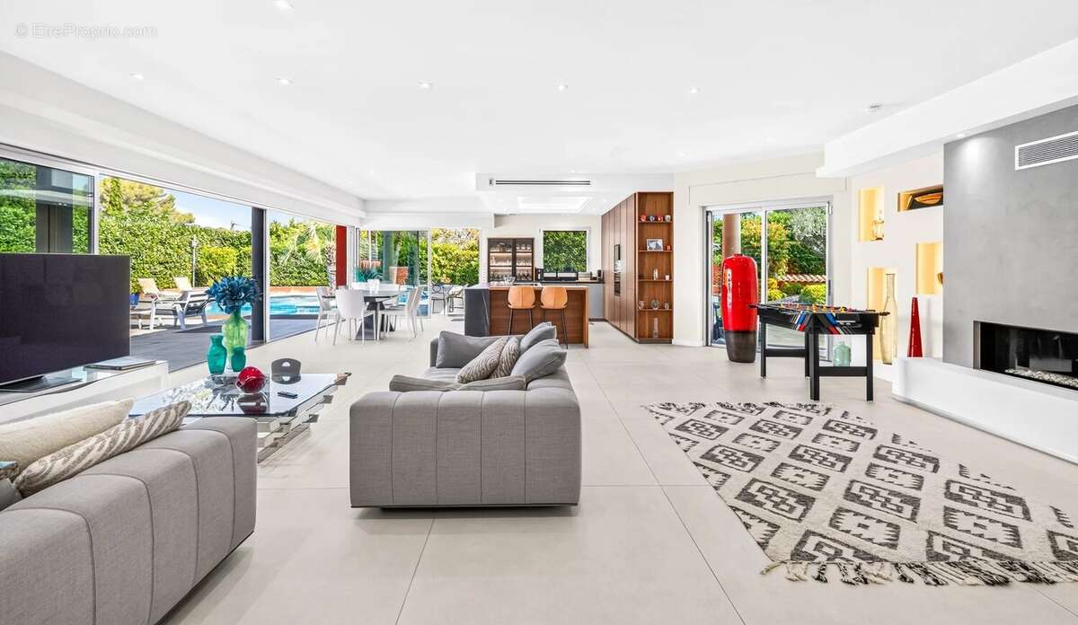 MOUGINS- belle villa individuelle de plain pied avec studio et piscine - photo 4