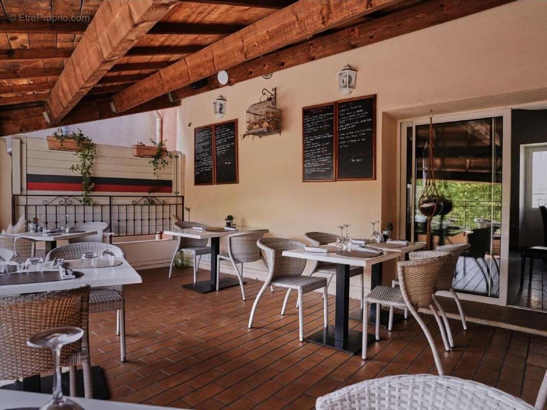 Commerce à SAINT-SATURNIN-LES-AVIGNON