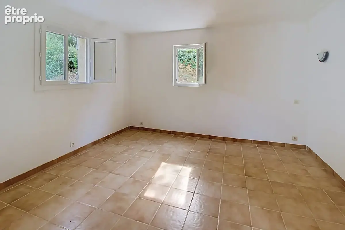 Maison Lorgues de 162 m2 avec piscine 10x6  et garage sur un terrain de 7567m2 - photo 14