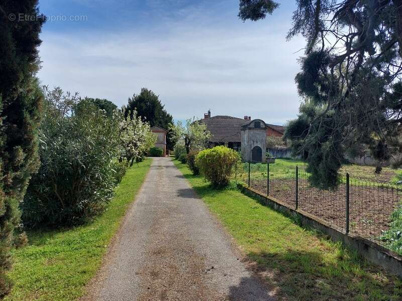 Maison de maitre avec  dependances deux pigeonniers sur parc de 5000m² - photo 34