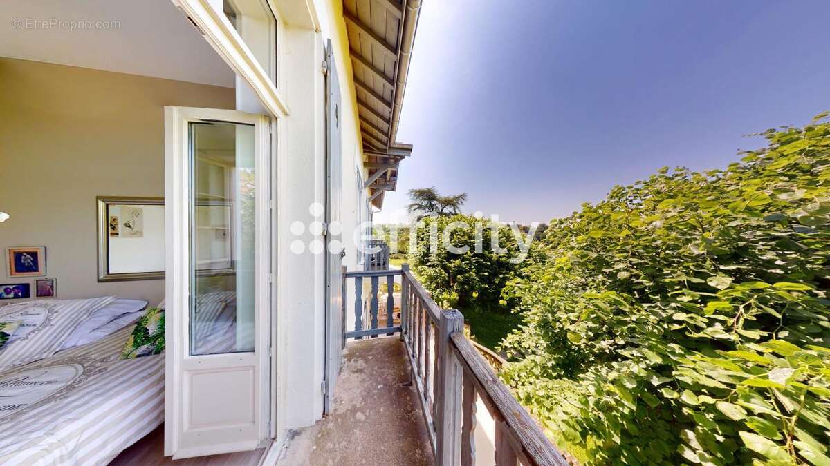 Appartement à FONTAINES-SUR-SAONE