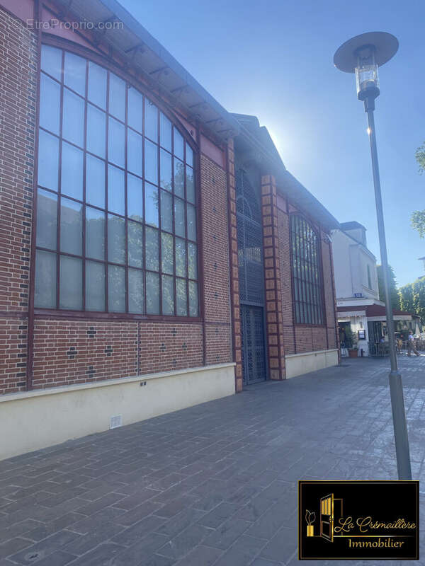 MARCHE COUVERT  - Appartement à SCEAUX
