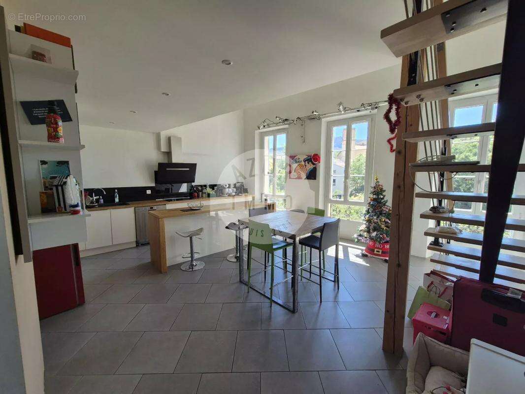 Appartement à ROQUEVAIRE