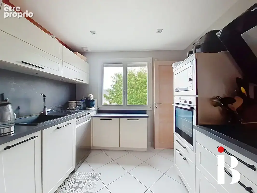 Quartier Longchamp Magnifique appartement rénové avec balcon, cave et parking sécurisé - photo 3