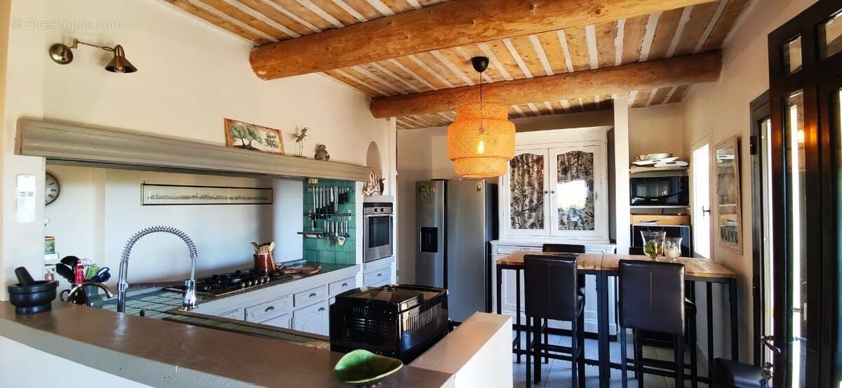 Maison 306 m² à Lagnes  - photo 9