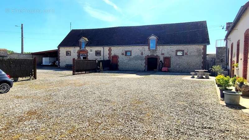 Chartres - ensemble immobilier  - habitation 175 m² avec grange 200 m² - parcelles  5000 m2 - photo 16