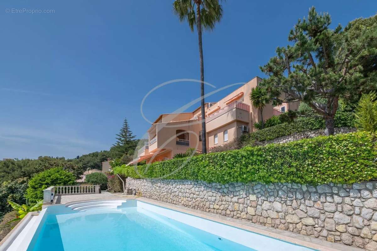 Appartement à ROQUEBRUNE-CAP-MARTIN