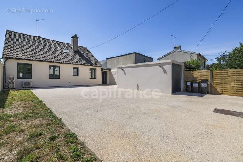 À vendre à Sainte-Geneviève-des-Bois, maison climatisée :    de 123 m², 5 chambres, véranda, garage, sans travaux et parfaitemen - photo 7