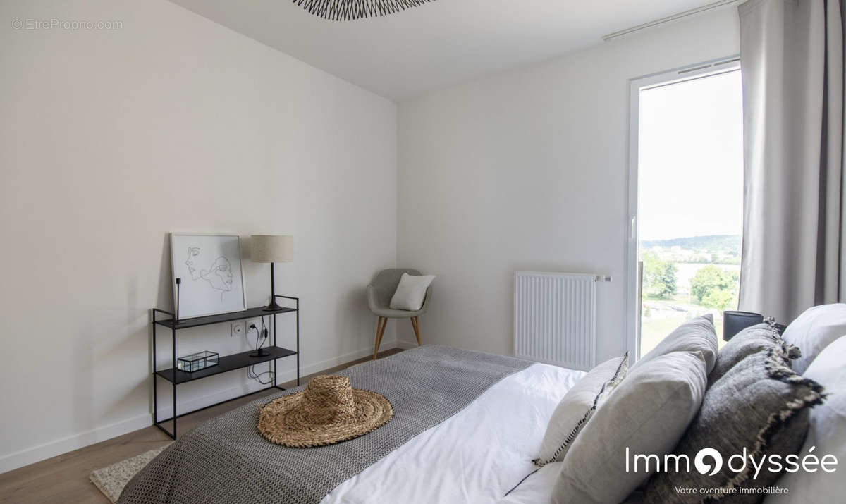 Maison à SAINT-THIBAULT-DES-VIGNES