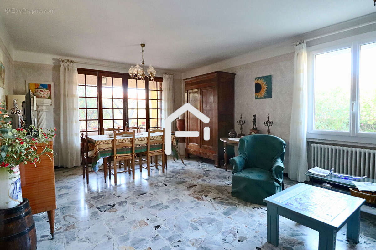 Maison à SAINT-CHAMAS