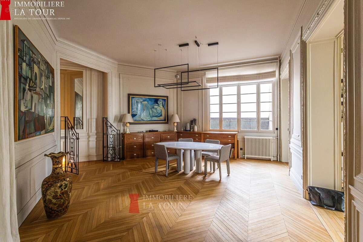 Appartement à PARIS-16E