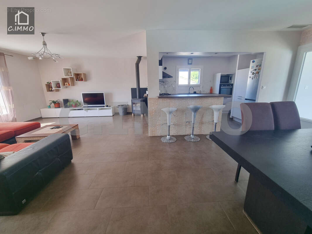 Villa de PP de 150 m2 de type 5 avec bureau, buanderie, piscine et garage - photo 5