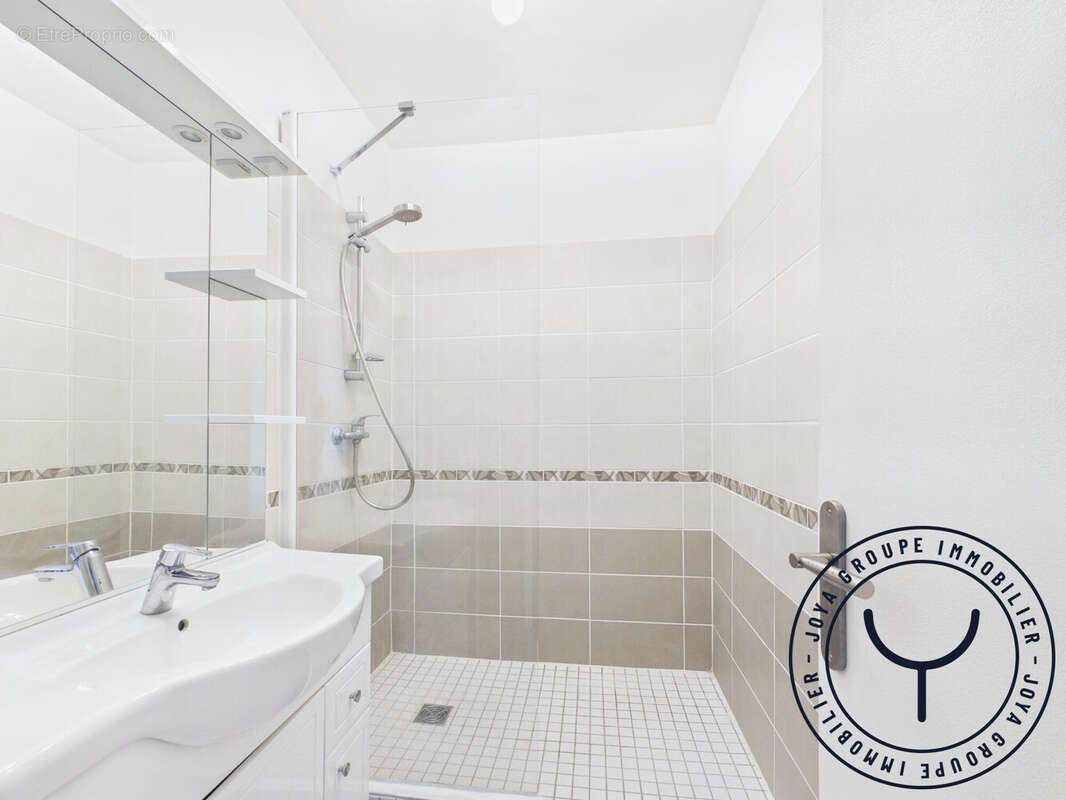 Appartement 53 m² à La Chapelle-Saint-Luc  - photo 9