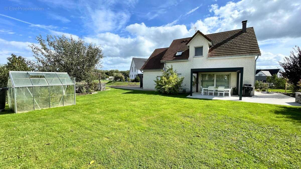 Maison à MONTREUX-VIEUX