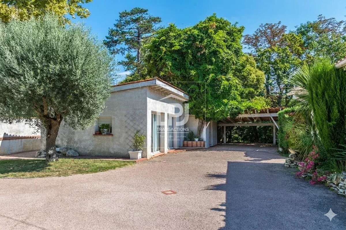 Maison à ROQUES