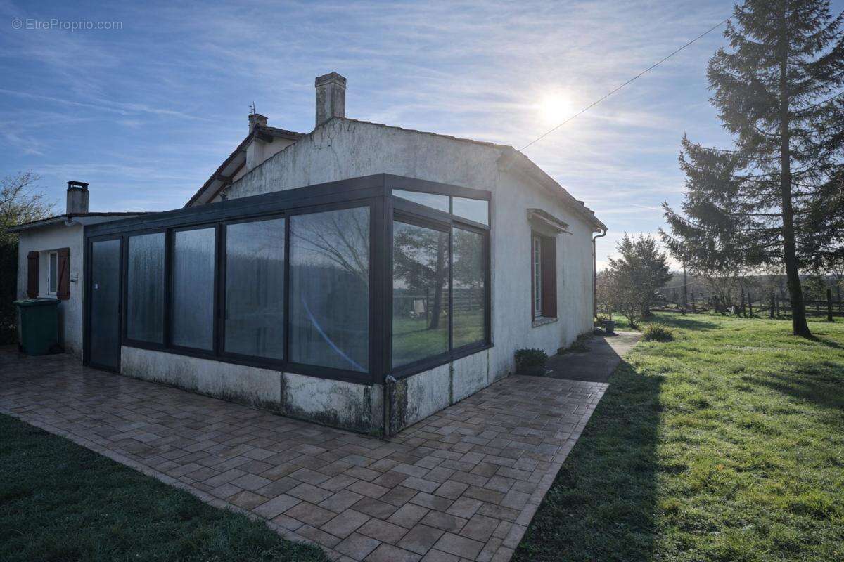 Maison à MORTAGNE-SUR-GIRONDE