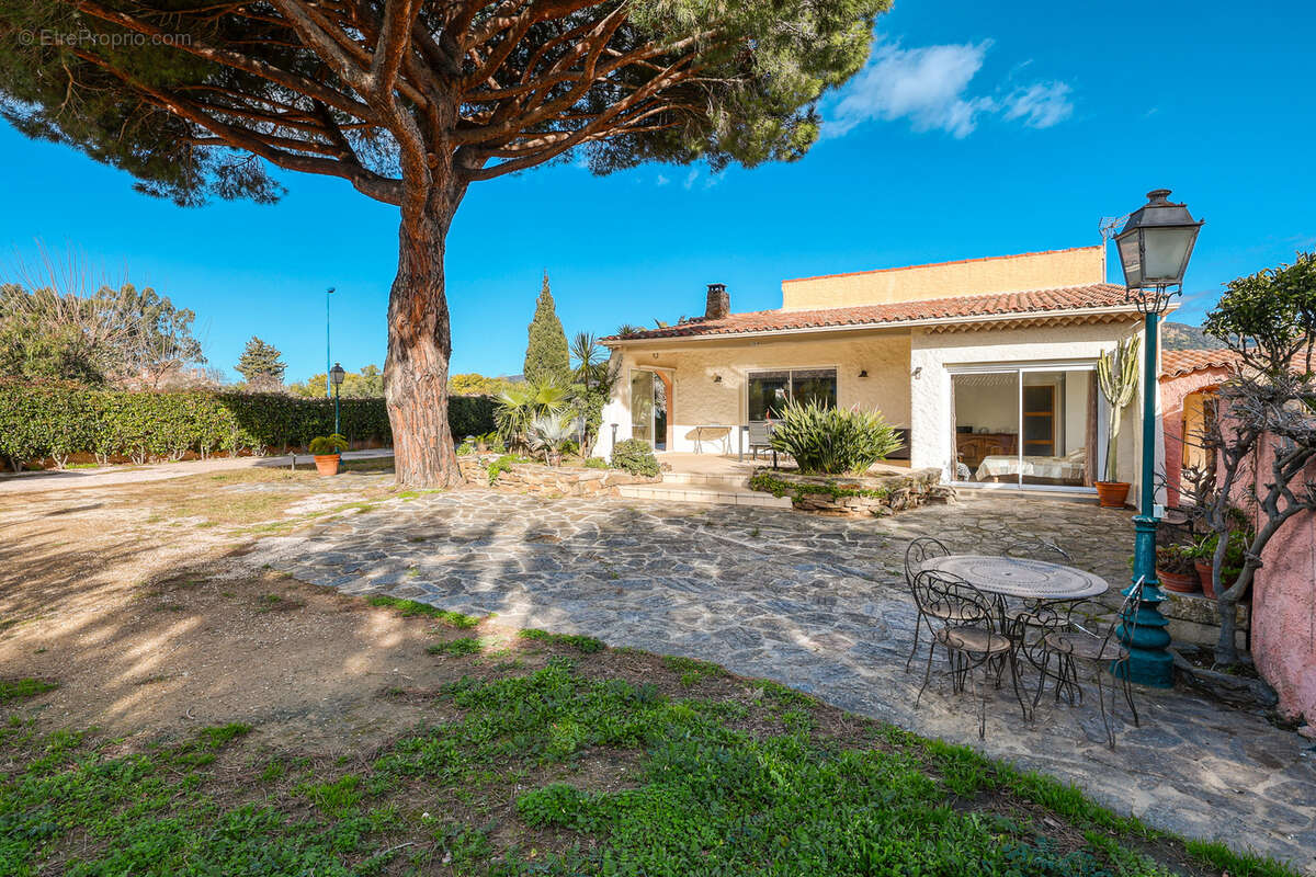 Maison à BORMES-LES-MIMOSAS