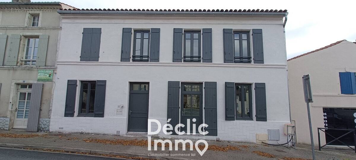 Maison à SAINT-HILAIRE-DE-VILLEFRANCHE