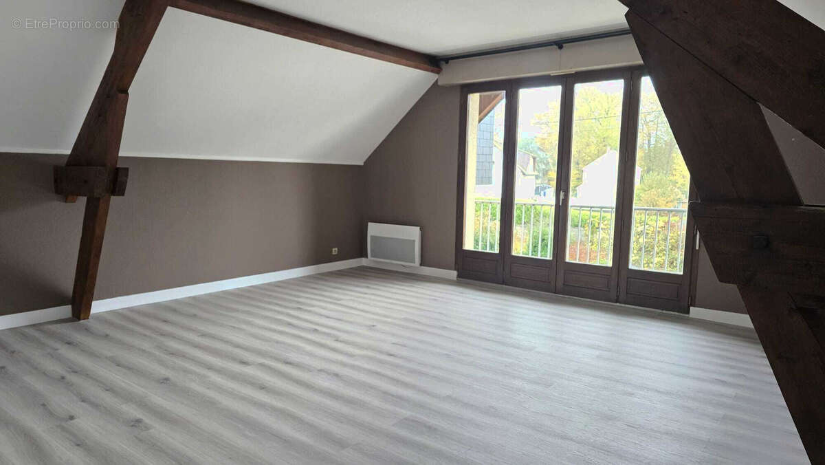 Appartement à LIMOURS