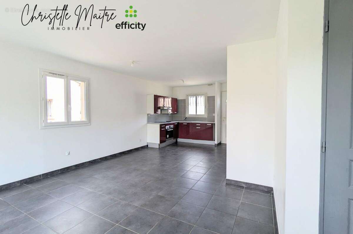 Maison 77 m² à Arles  - photo 5