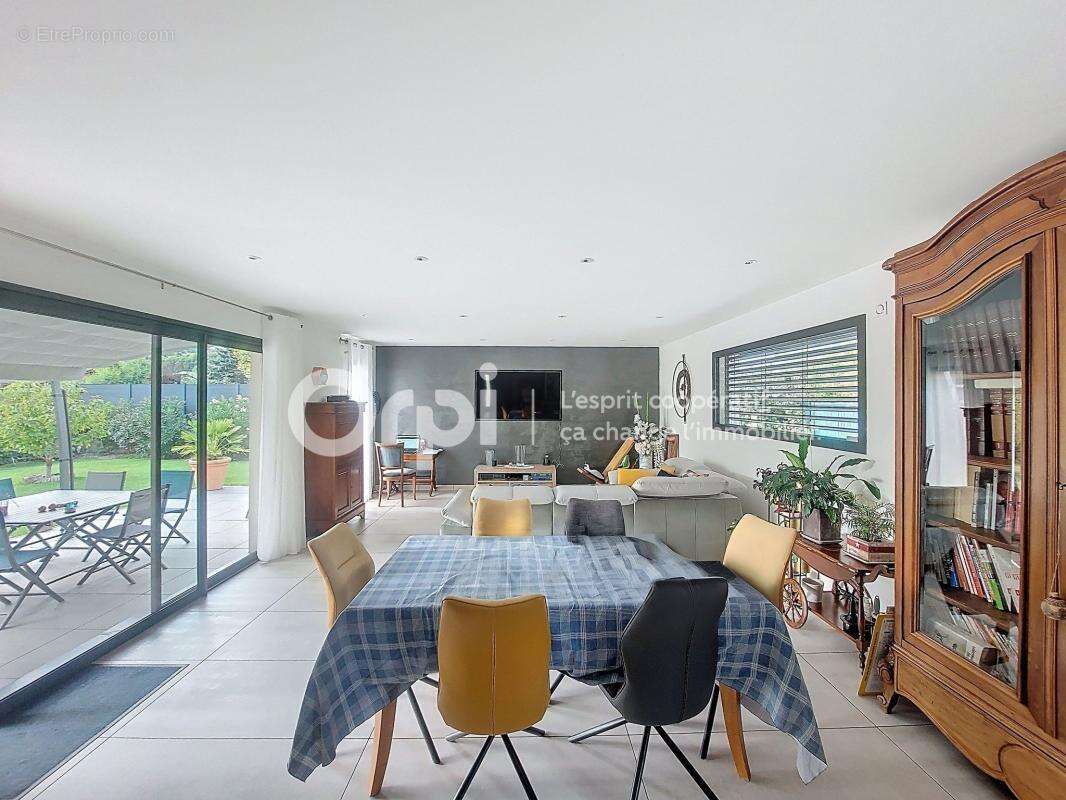 Maison à GILLY-SUR-ISERE