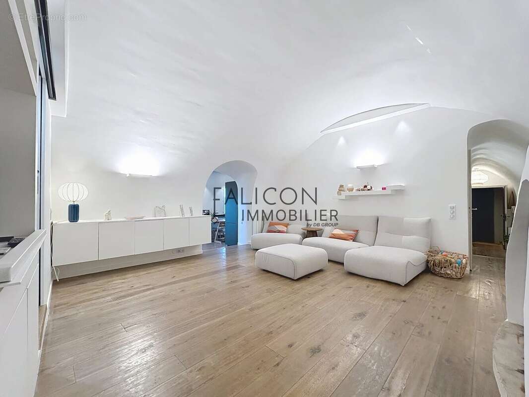 Appartement à FALICON