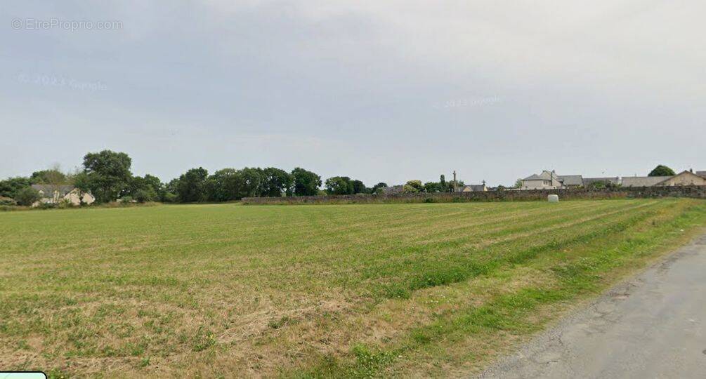 Terrain à VIEUX-VY-SUR-COUESNON