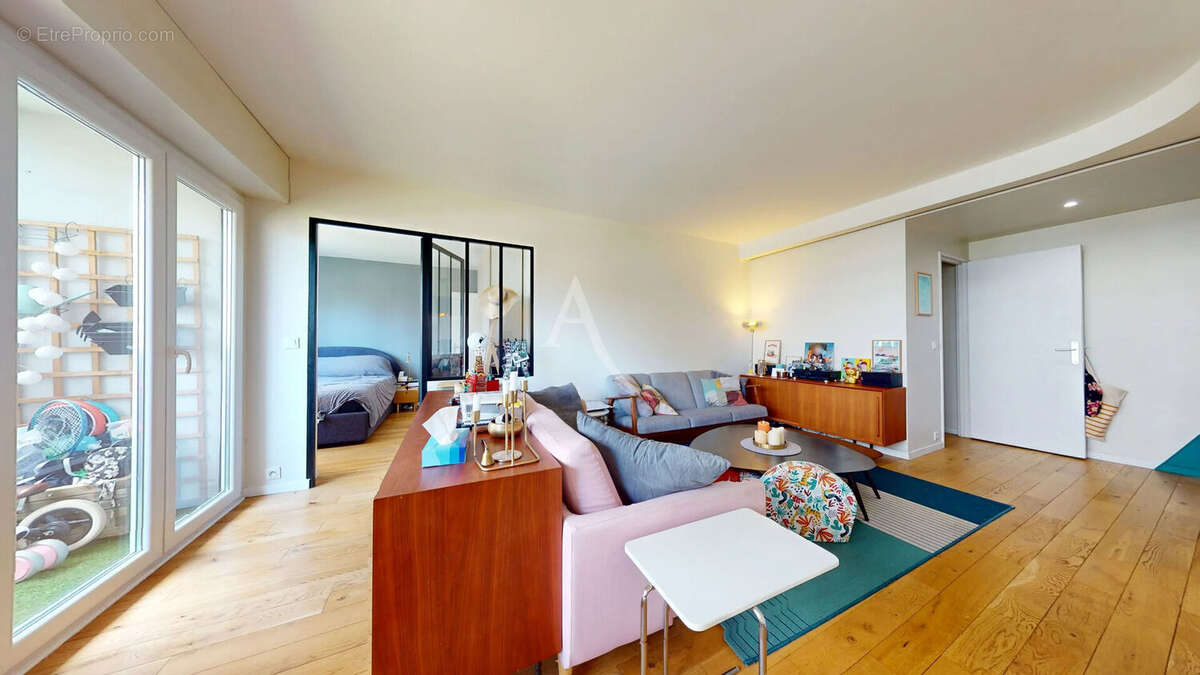 Appartement à PARIS-14E