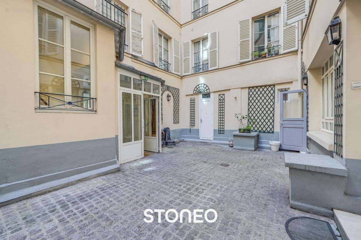 Appartement à PARIS-8E